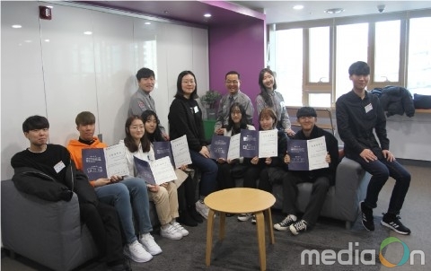 한국청소년연맹 사회공헌사업 희망사과나무, 대학입학 장학생 특별장학금 전달