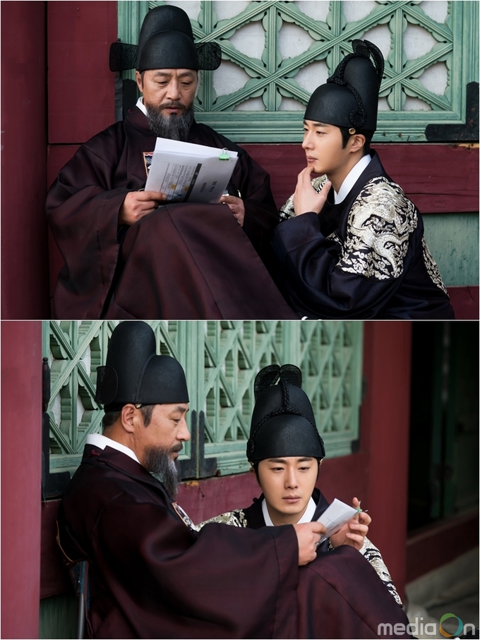 해치, 정일우-이경영, ‘착붙 대본 열공’ 포착! 꼭 닮은 연기 열정!